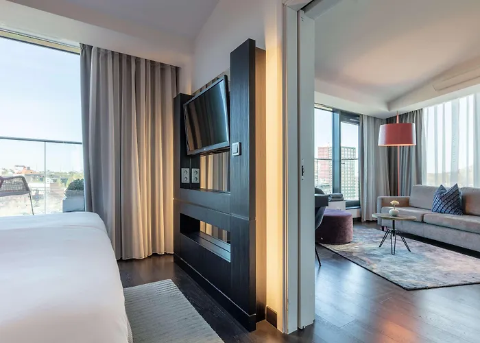 Отель Radisson Blu Riverside