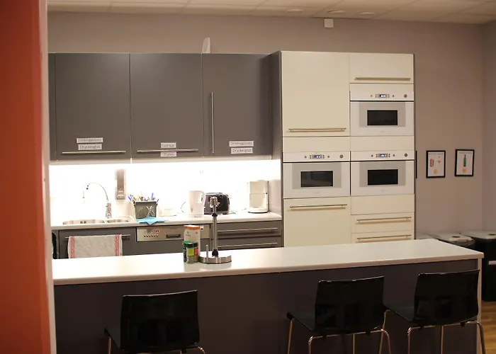 Spoton & Sportsbar Hostel *