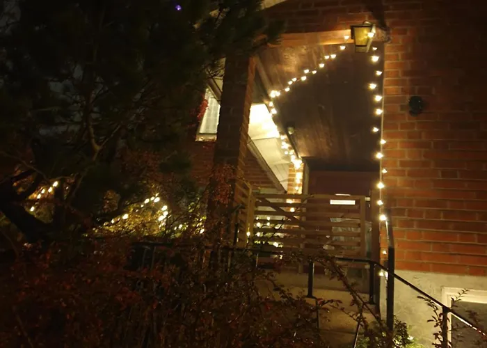 Апартаменты Cozy In 50s 10 Min Tram Ride To