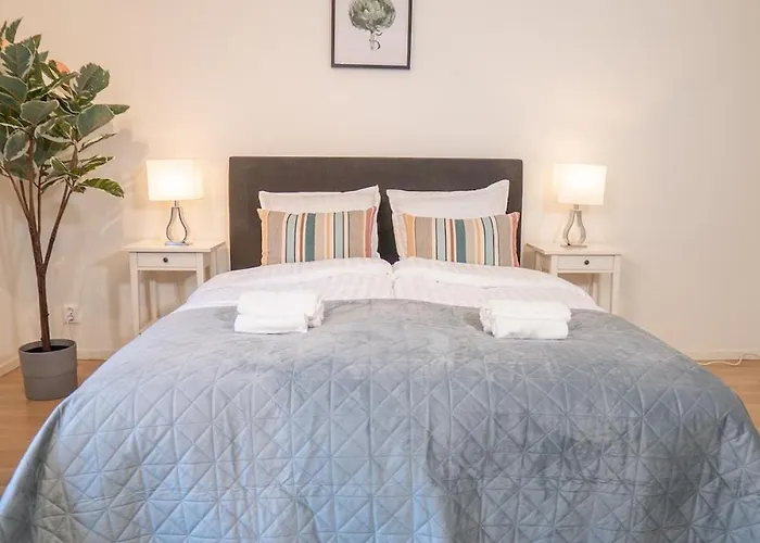 Calm Linne With Feel, Steps From Haga *