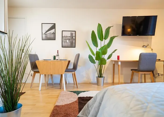 Earth-toned Studio, Near Haga & Jaerntorget Appartamento Goteborg