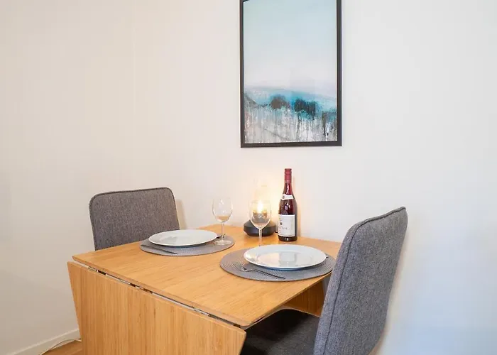 Prime Location, Spacious Διαμέρισμα