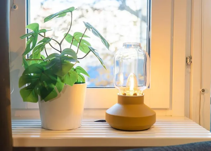 Earth-toned Studio, Near Haga & Jaerntorget * 예테보리