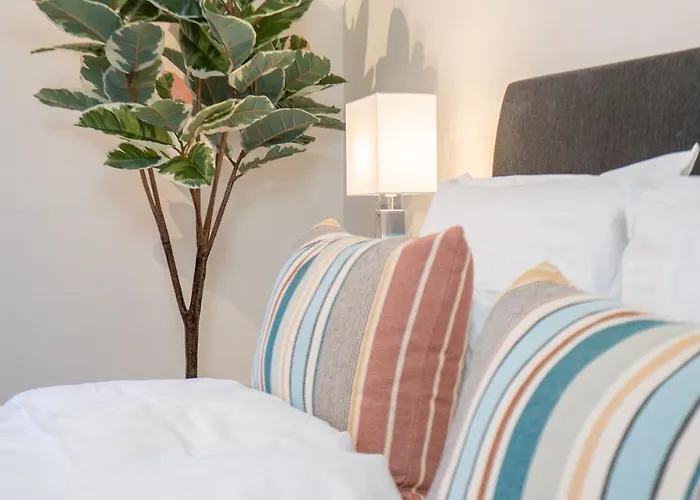 Calm Linne With Feel, Steps From Haga