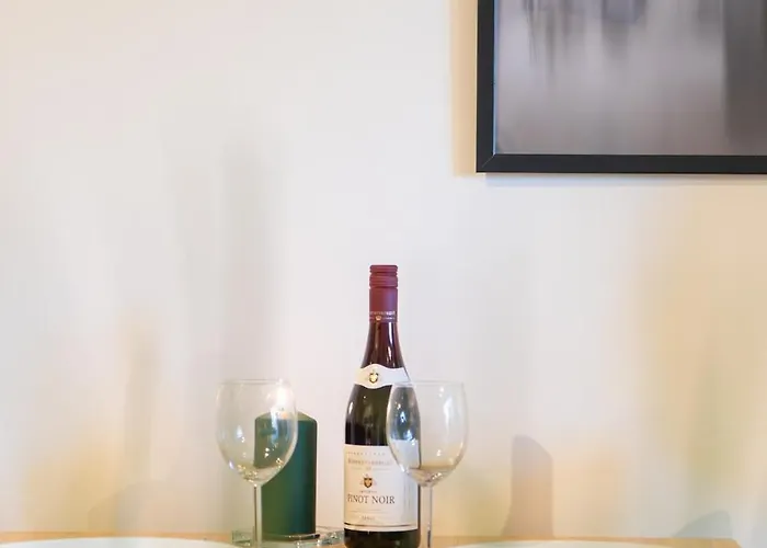 Earth-toned Studio, Near Haga & Jaerntorget * Goteborg