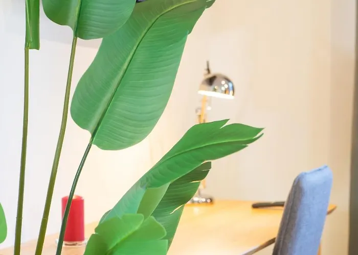 Earth-toned Studio, Near Haga & Jaerntorget * 예테보리