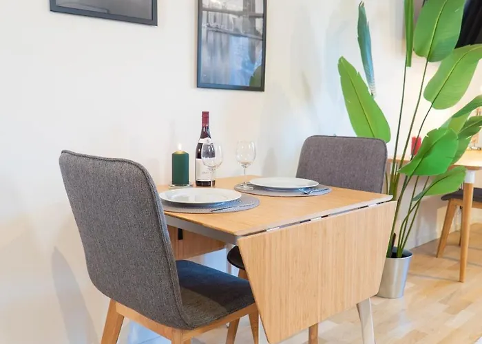 Earth-toned Studio, Near Haga & Jaerntorget 아파트 *