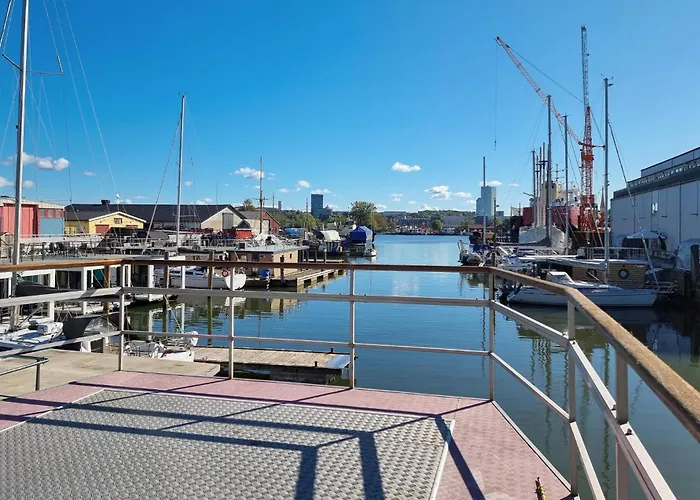 Ship In With Sauna Hotel en barco 4*