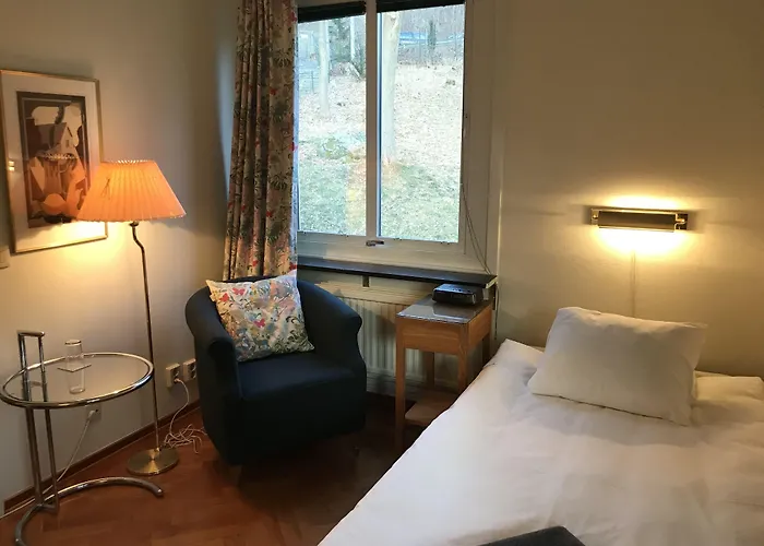 Ewa & Maude Hotel 2*