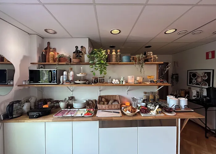 Ewa & Maude Hotel 2*