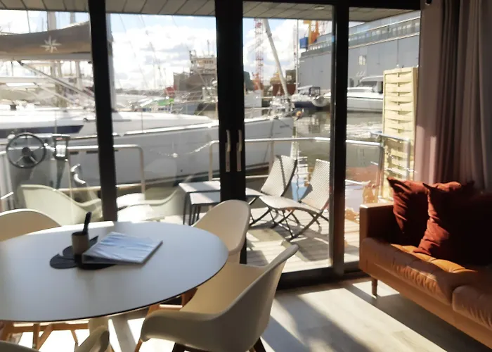 Bateau-hôtel La Mare 3*