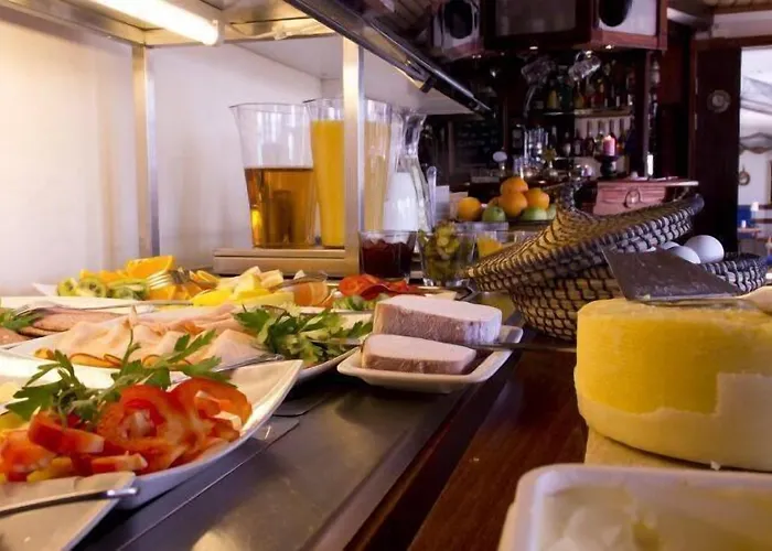 Treetop Hangout & Hotell 3*