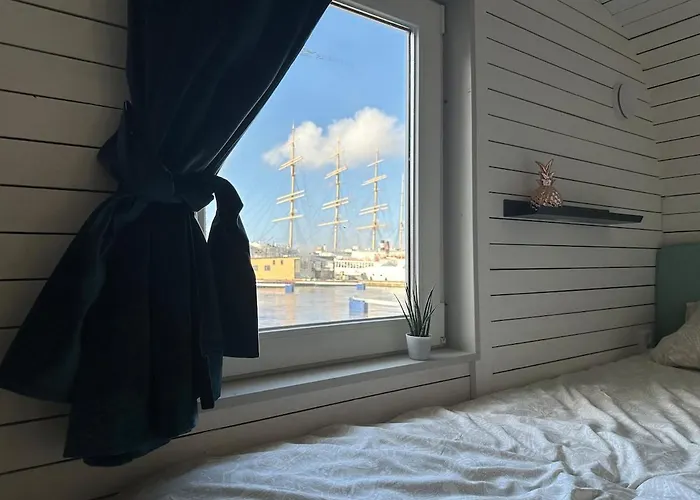 Unique Houseboat Experience In Gotenburg
