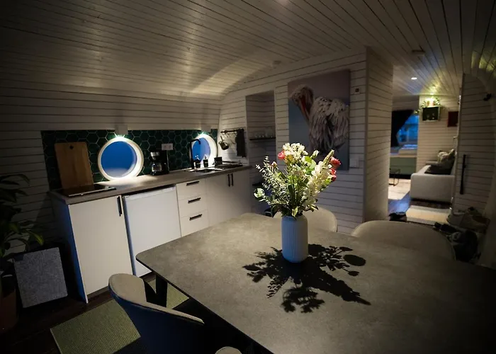 Unique Houseboat Experience In