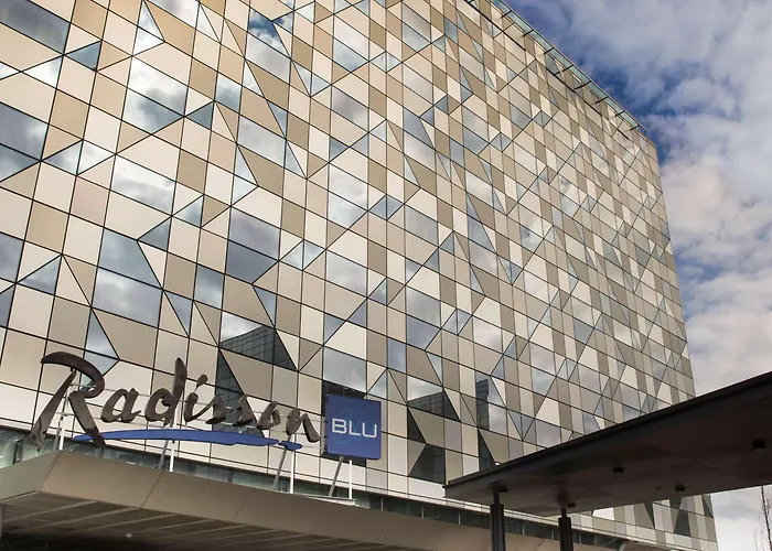 Radisson Blu Riverside Hotel 4*