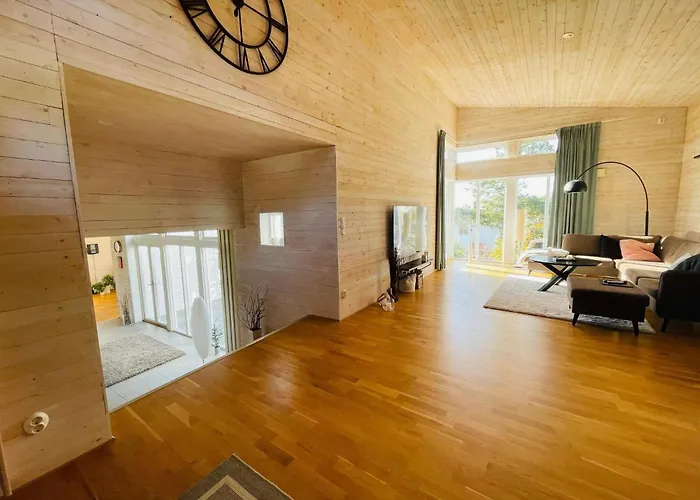 Seaside House In Sandvik With Pool Hébergement de vacances