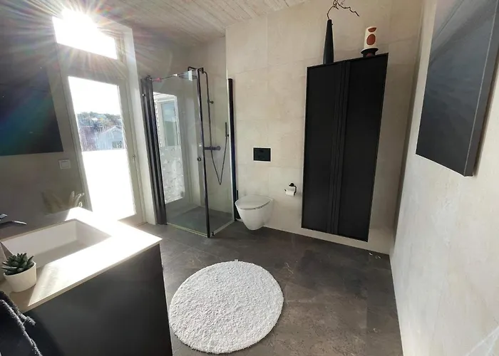 Seaside House In Sandvik With Pool Hébergement de vacances