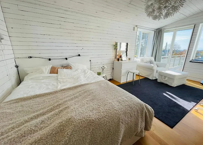 Seaside House In Sandvik With Pool *