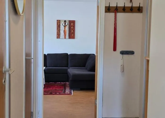 Cozy 15 Min From Volvo Cars 아파트 *