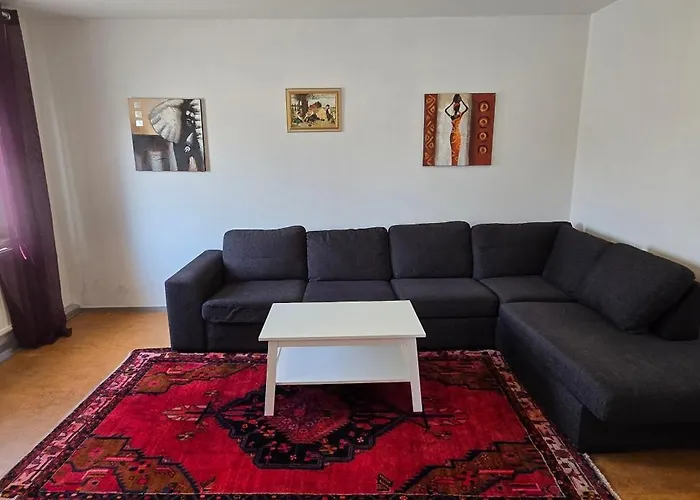 Апартаменты Cozy 15 Min From Volvo Cars