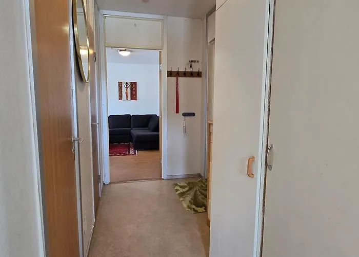 Cozy 15 Min From Volvo Cars 아파트