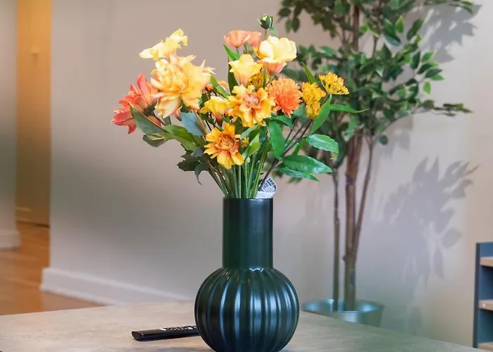 Large 2br - Scandinavian Design - Balcony