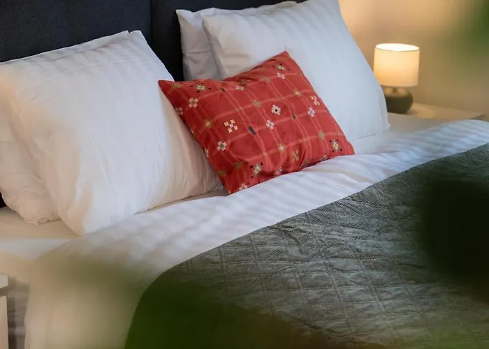 Large 2br - Scandinavian Design - Balcony *