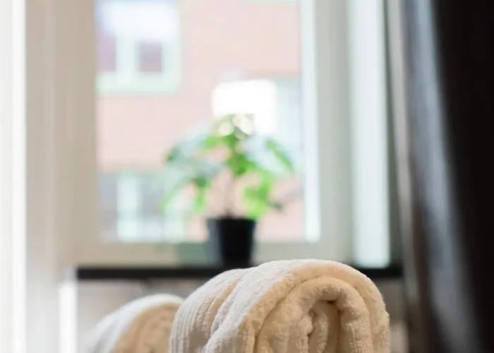 Large 2br - Scandinavian Design - Balcony Apartament