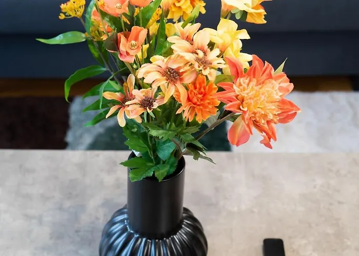 Large 2br - Scandinavian Design - Balcony