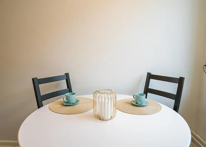 Large 2br - Scandinavian Design - Balcony