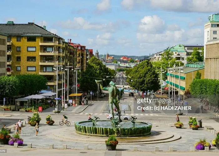 One Large With 3 Single Beds ゲストハウス