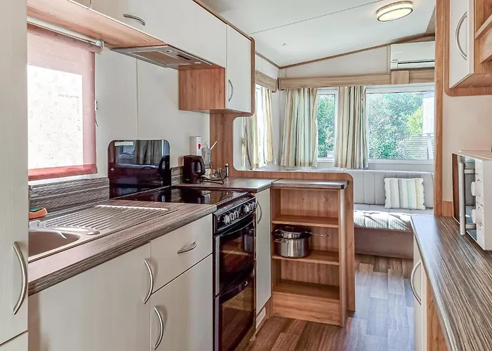 2 Bedroom Lovely In Goeteborgs Ferienhaus *