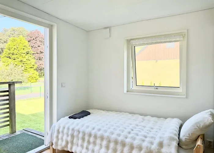 Perfect Workers - 11 Beds - 7 Bedroom - 2 Baths - Volvo