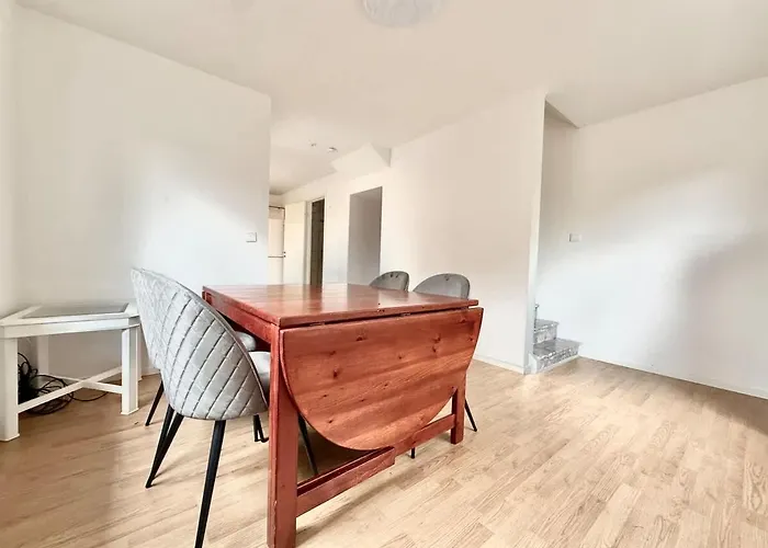 Workers - 4 Beds - Near Volvo - Parking ヨーテボリ