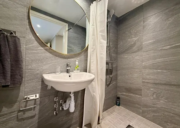 Workers Dream - 10 Bedroom - 14 Beds - Volvo Holiday home Gothenburg