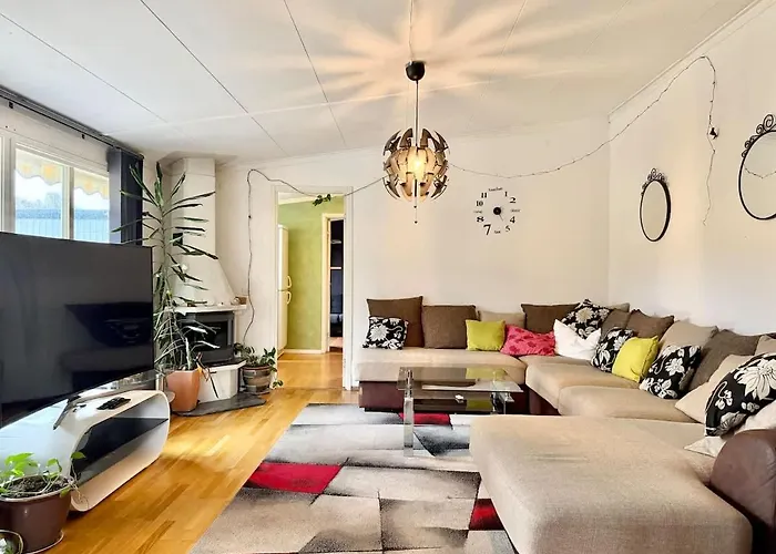 Holiday home Workers - 4br - 4 Beds - Parking - Near Volvo *