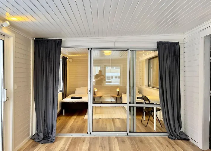 Дом отдыха Workers Premium - 5 Bedroom - 10 Beds - Parking