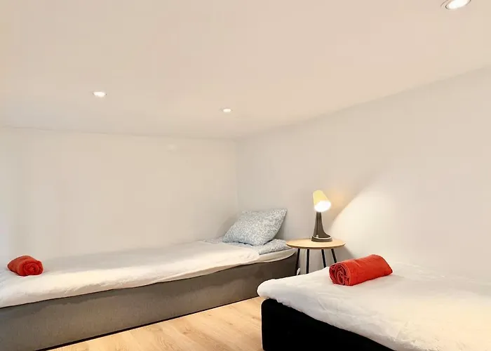 Workers - 2 Beds - Free Parking -volvo Holiday home *