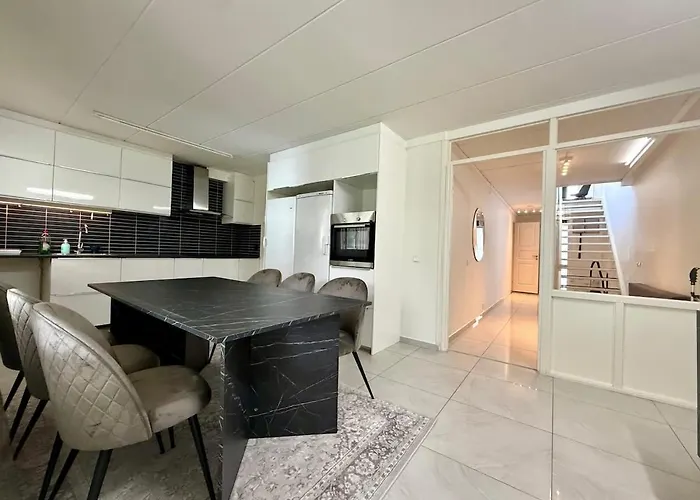 Workers - 2 Bath - 9 Beds - Parking Holiday home Gothenburg