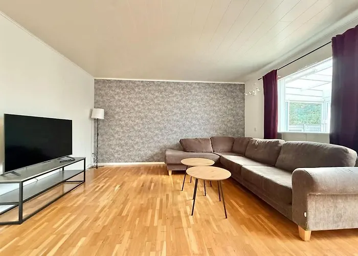 Semesterbostad Workers - 8 Beds - 4 Bedroom - 2 Bath *