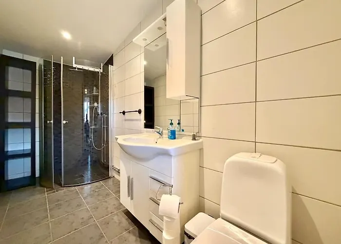 Semesterbostad Workers - 4br - 4 Beds - Parking - Near Volvo