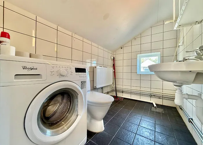 Workers • 19 Beds • 3 Kitchens • Volvo • Parking Holiday home