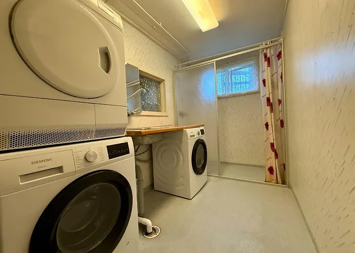 Workers Dream - 10 Bedroom - 14 Beds - Volvo