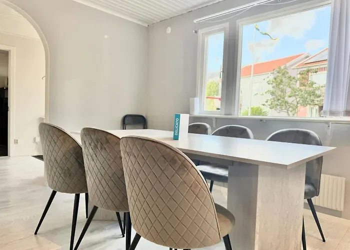 Workers - 8 Beds - 4 Bedroom - 2 Bath