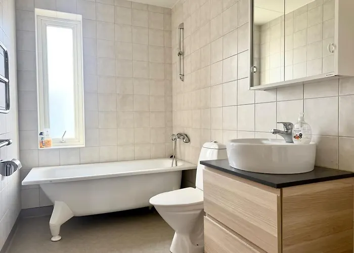 Business Groups - 4 Bedrooms - 7 Beds - Near Volvo * Gothenburg