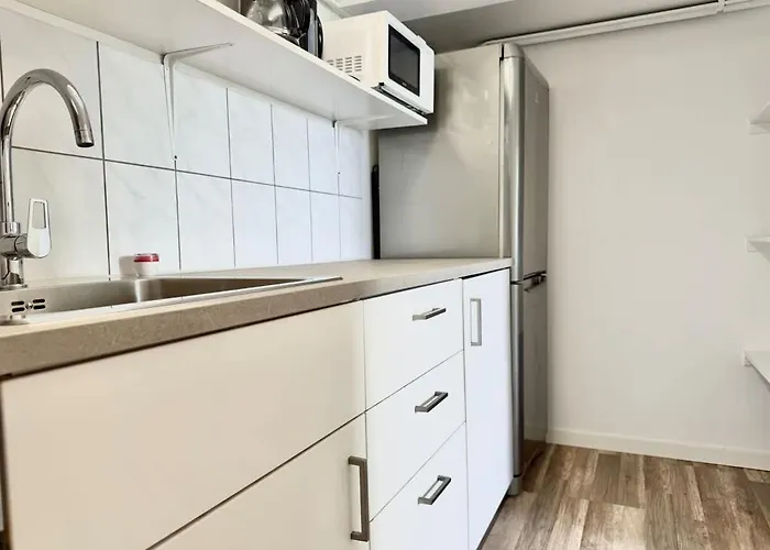 Workers - 3 Bedroom - 6 Beds - Free Parking Holiday home Gothenburg