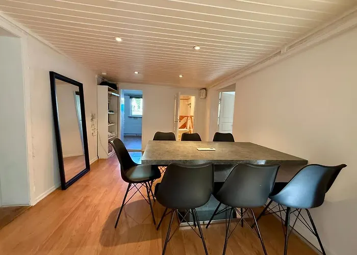 Workers - 5 Bedroom - 2 Bath - Volvo - Parking *