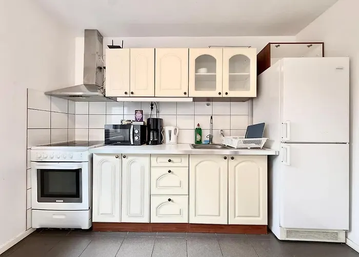 Workers - 4 Beds - Near Volvo - Parking Holiday home