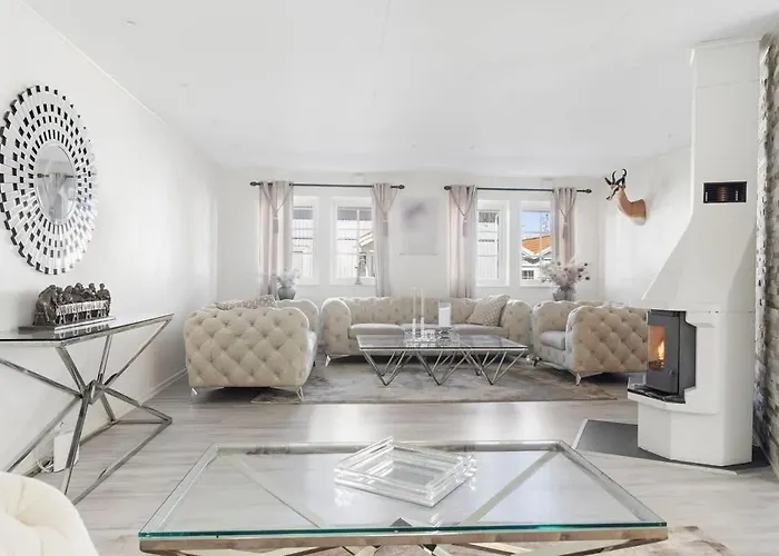 Workers - 7 Br - 15 Beds - 3 Bath *