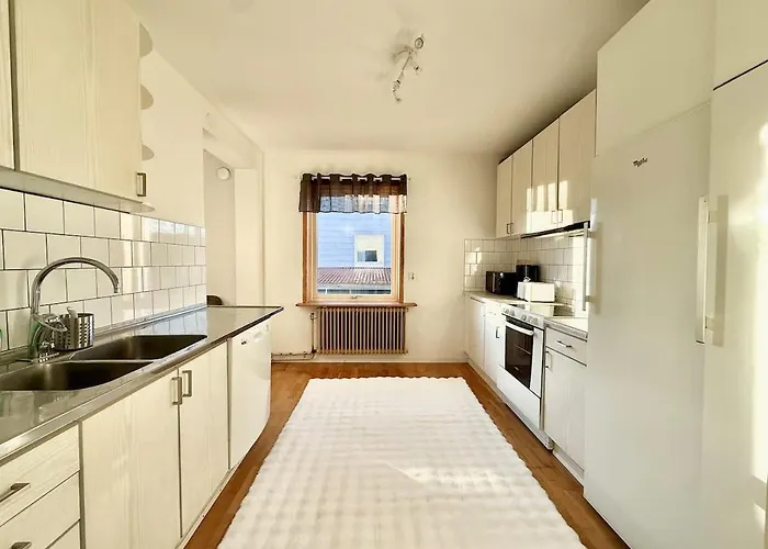 Workers Big - 5 Bedroom - 2 Bath - Volvo